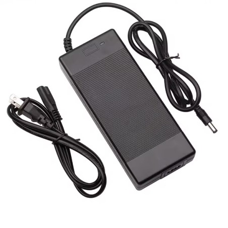 Lader til Pure Air, Pure Air Pro, Pure Go og kompatible Pure Electric el-sparkesykler, sikker erstatning  - 1 Kompatibel med Pur