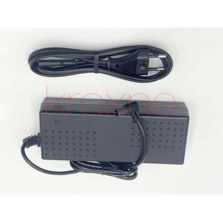 Laturi Xiaomi Electric Scooter 4 Pro (2nd Gen) sähköskootterille  - 1 Laturi Xiaomi Electric Scooter 4 Pro (2nd Gen) sähköskoott