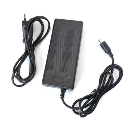 Caricabatterie per la batteria interna dello scooter elettrico Navee V40  - 1 Caricabatterie per la batteria interna dello scoot